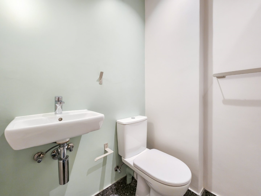 1 Bedroom Property for Sale in Sea Point Western Cape